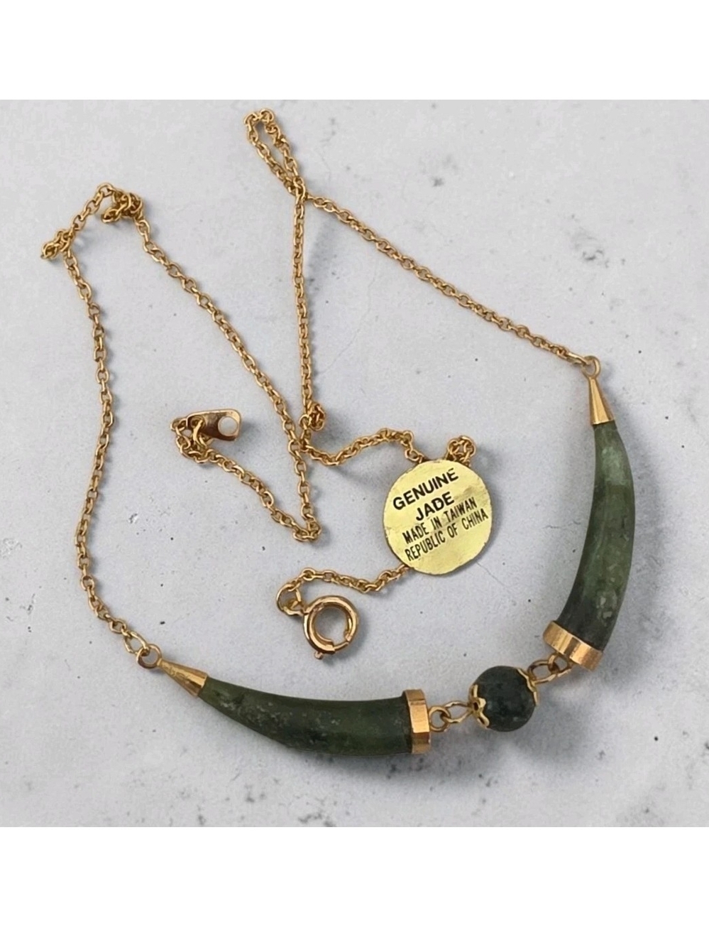 Vintage 1970s Genuine Green Jade Double Horn Tusk Necklace Taiwan ROC 19"